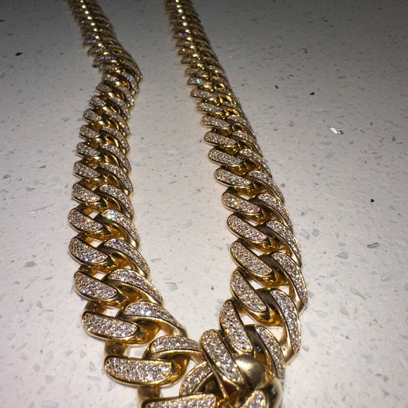 750 gram 18 k gold 
44 carats 
Cuban chain made by frankydiamondofficial - Picture 1 of 5